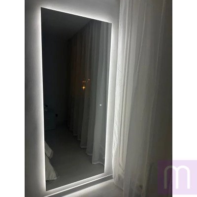 Прямоугольное настенное зеркало с фоновой подсветкой Юкон
