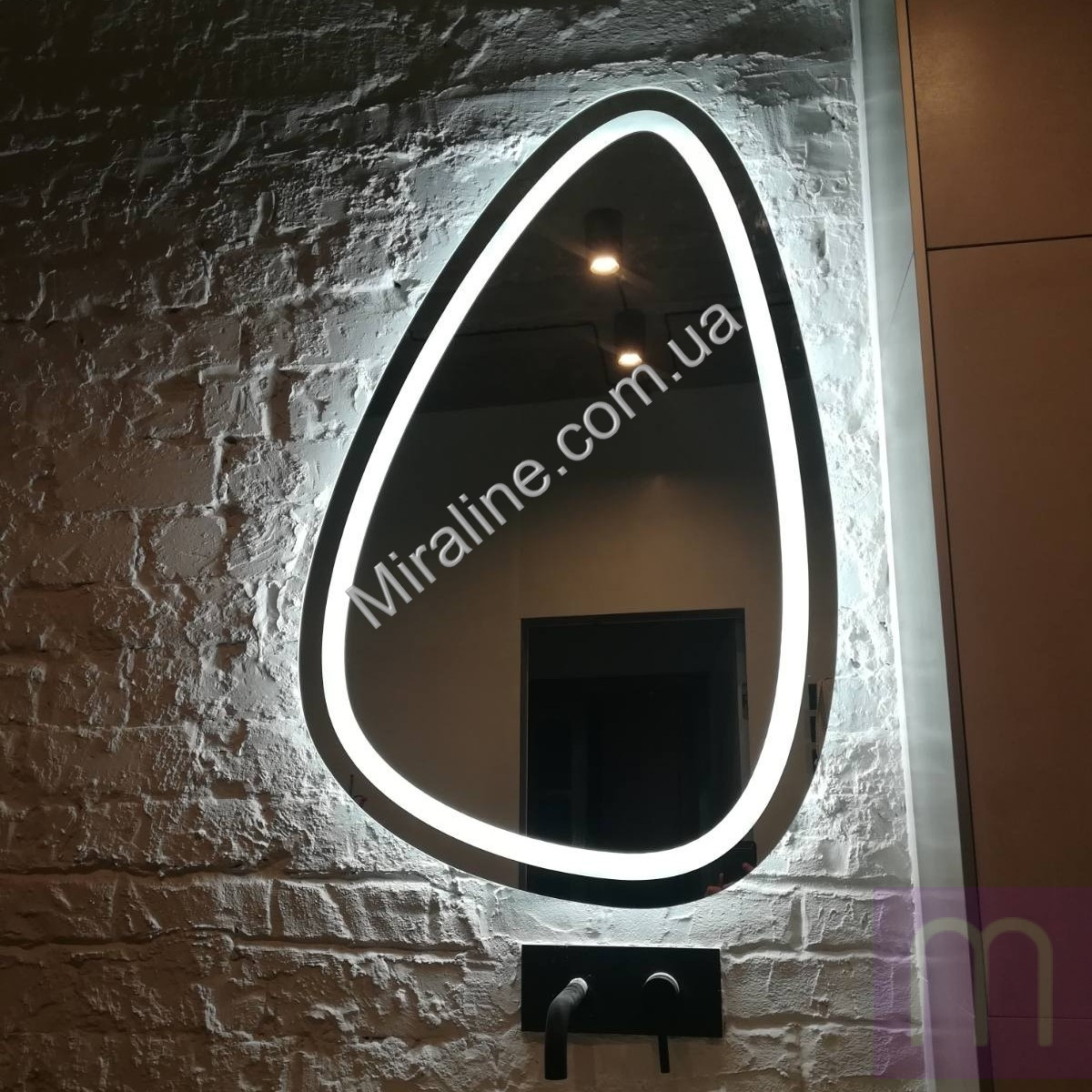 Дзеркало з LED підсвічуванням у ванну Egg